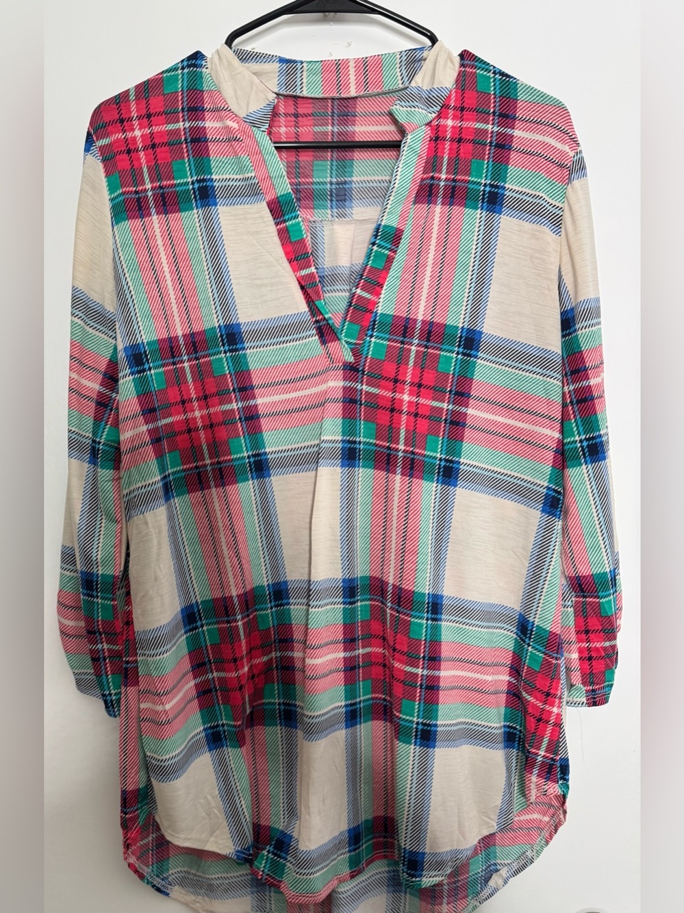 Colorful Plaid V-Neck Tunic Top in Cream, Pink & Green size medium stretch
